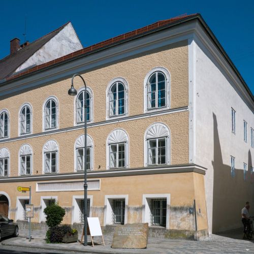 Braunau-Hitlerhaus.jpg