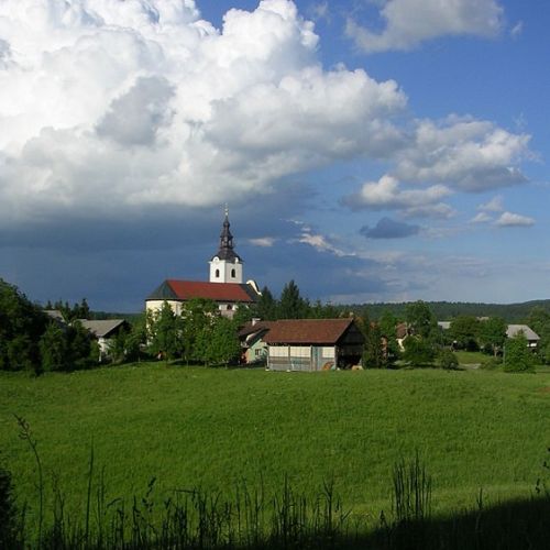 Cerkev_sv._Kozme_in_Damijana_Krka.jpg