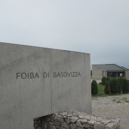 Foiba_di_Basovizza-bazovica-fojba.jpg