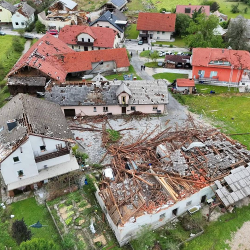 Vlada olajšala urejanje dokumentacije za odpravo posledic neurja
