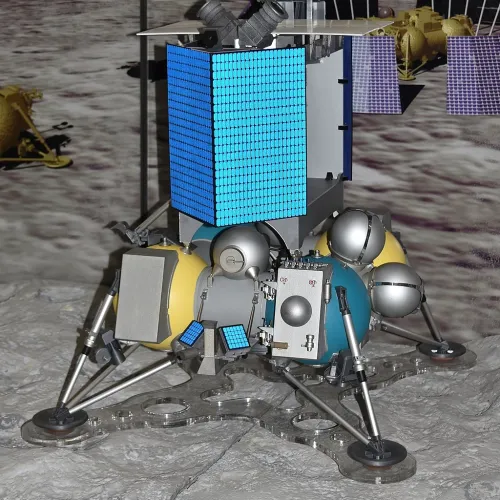 Maquette-Luna-Glob-Lander-b-DSC_0075.jpg.webp