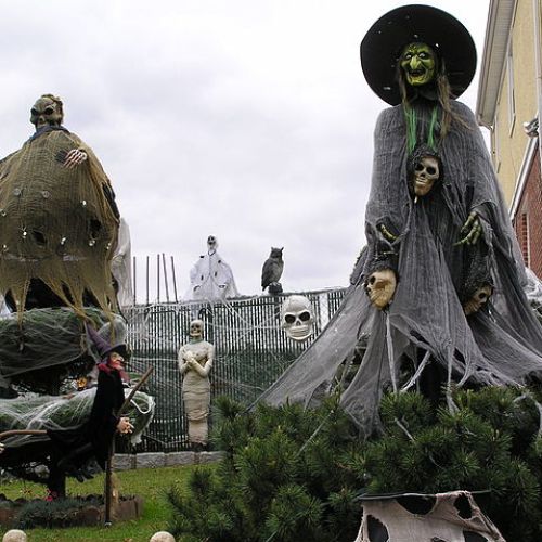 yphwo_640px-halloween-witch-2011.jpeg