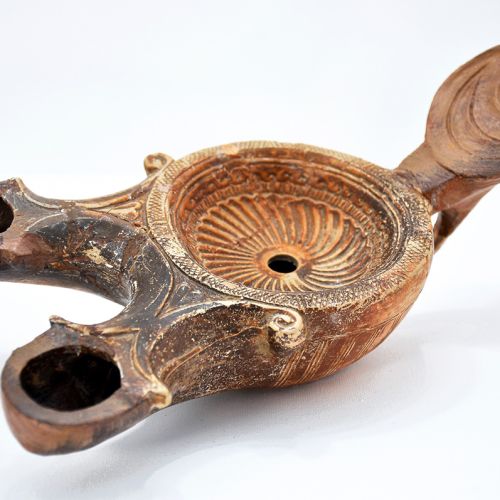 keramicna svetilka, antika, stara grcija, arheologija, rocni izdelki