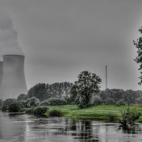 nuclear-power-plant-261119_1280.jpg