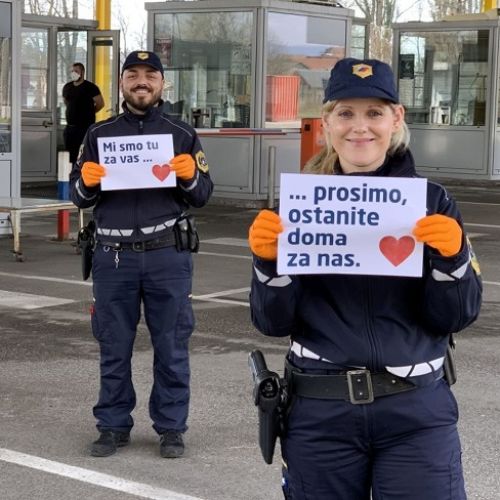 policija-ostani-doma.jpg