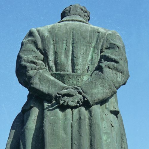 Terminologija, ki podaljšuje mitologijo (12. del): Komunizem je poblaznela greznica totalitarizma