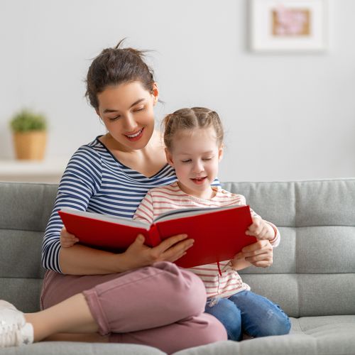 a7qtr_ucenje-branje-otrok-mama-204-l.jpg