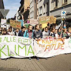 protesti-okolje-podnebne-spremembe.jpg