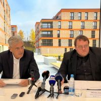zc01a_mag-crtomir-remec-direktor-stanovanjskega-sklada-rs-in-simon-maljevac-minist-b.jpg